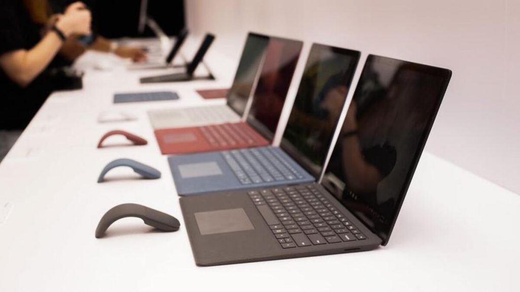 مایکروسافت از سرفیس لپ‌تاپ SE رونمایی کرد؛ رقیبی جدید برای کروم‌بوک‌ها