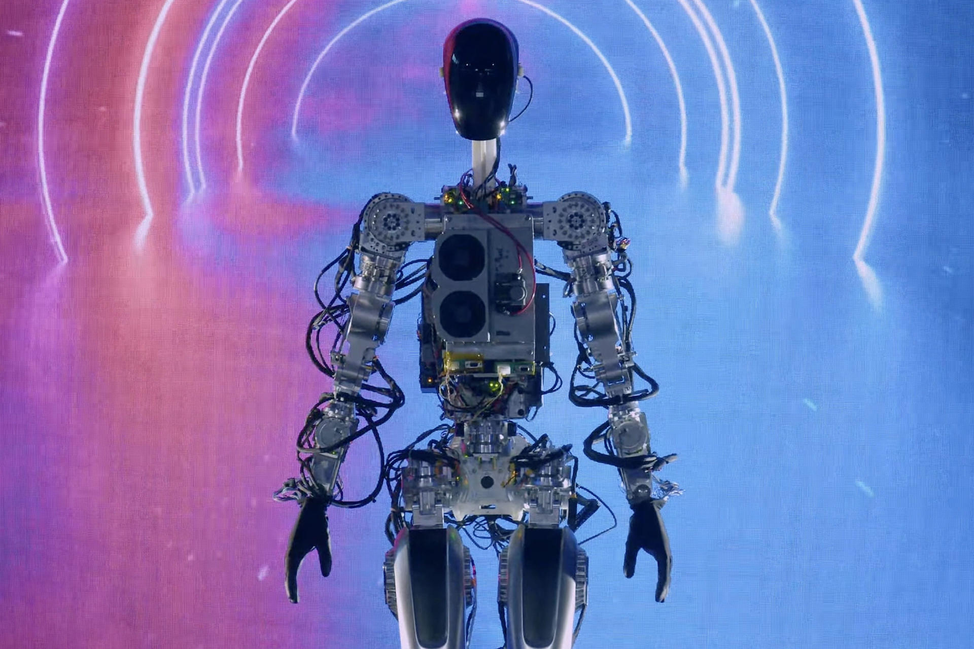 ربات انسان‌نمای تسلا به‌نمایش‌ درآمد؛ اپتیموس احتمالا زیر ۲۰ هزار دلار قیمت خواهد داشت